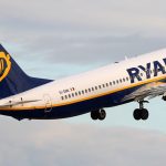 Ryanair: Μειώνει τις θέσεις της στην Ελλάδα για το καλοκαίρι του 2017