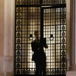 Έρχεται αναδίπλωση της κυβέρνησης για τις τηλεοπτικές άδειες