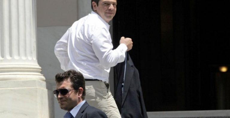 Τσίπρας: “Τρέχει” για να προλάβει τους χρόνους