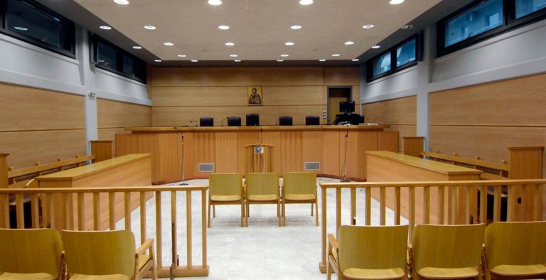 Δεν δέχονται περικοπές μισθών οι δικαστικοί