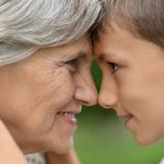 Επίσκεψη στη γιαγιά: Πως να γίνει ο αγαπημένος προορισμός του παιδιού σας