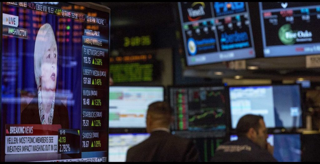 Κέρδη στη Wall Street με τους προβολείς στη Fed
