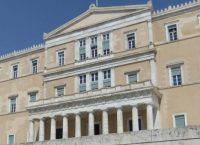 Στις καλένδες η αξιολόγηση, υπό απειλή η κυβερνητική πλειοψηφία