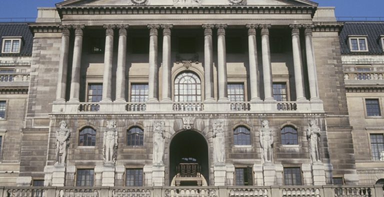 Αμετάβλητο το βασικό επιτόκιο της BoE