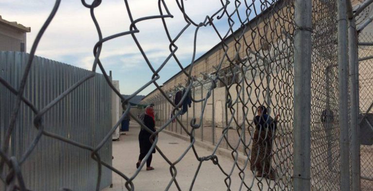 Χίος: Πετροπόλεμος και συγκρούσεις μεταξύ προσφύγων