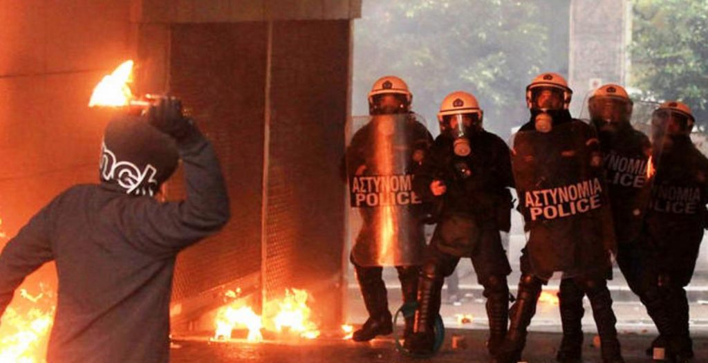 Πάτρα: Επεισόδια από αναρχικούς στην πορεία για την Πρωτομαγιά