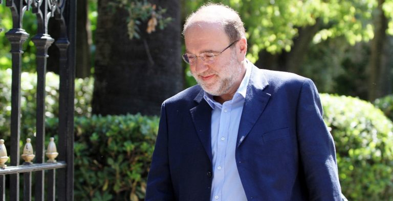 Τρ. Αλεξιάδης: Καταστροφολογία τα περί κατάρρευσης των εσόδων