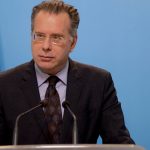 Κουμουτσάκος: Ο διαγωνισμός για τις άδειες δέχτηκε τελειωτικό χτύπημα