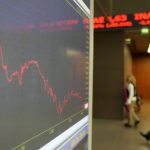 ΧΑ: “Σφυροκόπημα” στις τράπεζες, άφαντοι οι αγοραστές