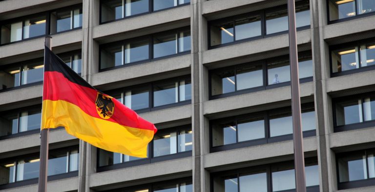 Γερμανία: Οικονομική αβεβαιότητα λόγω Τραμπ – Ιταλίας