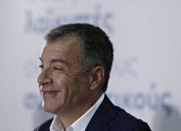 Επίθεση και Θεοδωράκη κατά Τσίπρα για τον ΔΟΛ