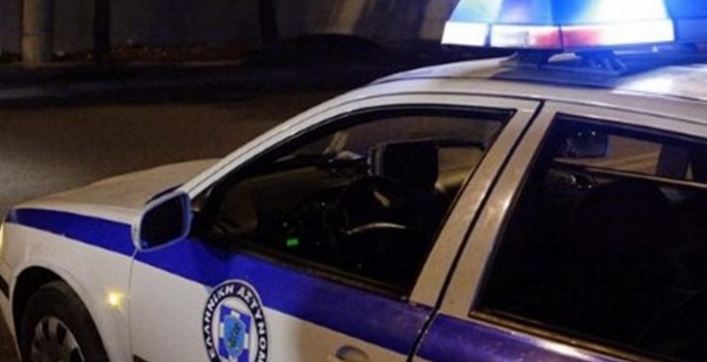 Χίος: ”Ντου” της αστυνομίας σε εγκαταλελειμμένο κτίριο – Βρήκαν 59 ρουκέτες