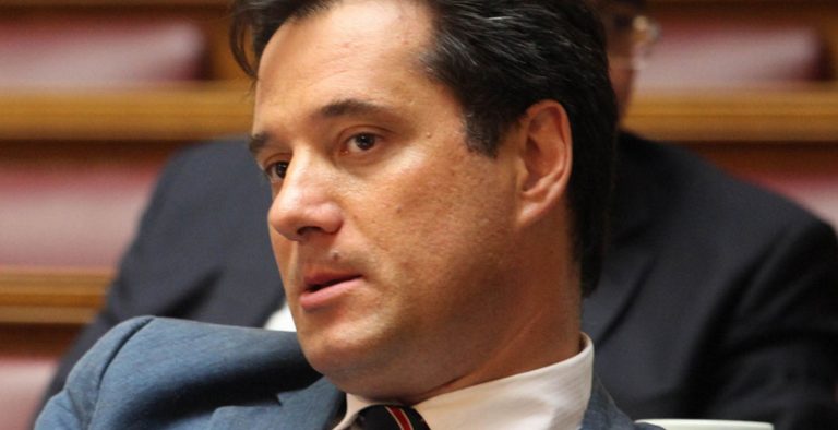 Έβγαλαν “μαχαίρια” για την… καρέκλα Άδωνις-Σκουρλέτης