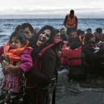 Αγωνία Βίτσα για τις μαζικές ροές προσφύγων σε νησιά και Έβρο