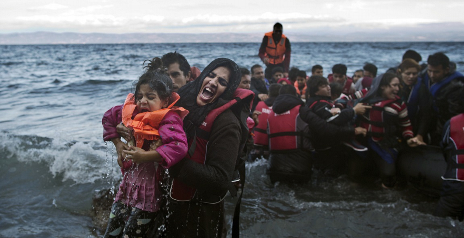 Αγωνία Βίτσα για τις μαζικές ροές προσφύγων σε νησιά και Έβρο