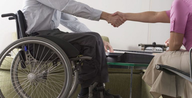 Θεσσαλονίκη: Απέτρεψαν πλειστηριασμό σπιτιού αναπήρου