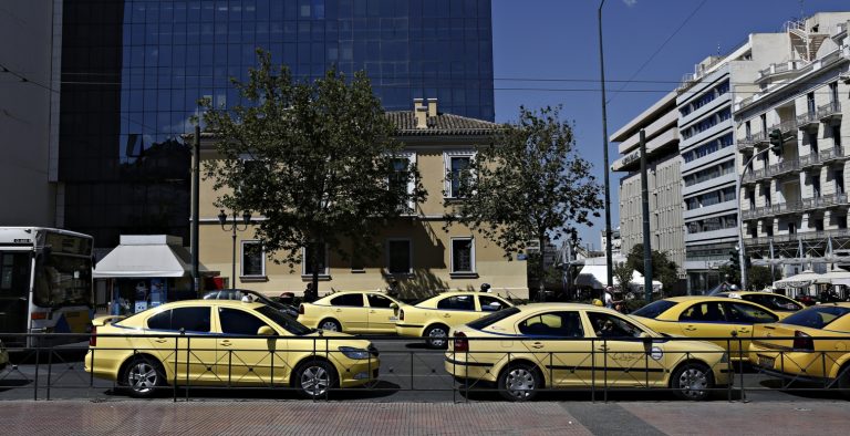 Χωρίς δώρο Χριστουγέννων οι οδηγοί ταξί