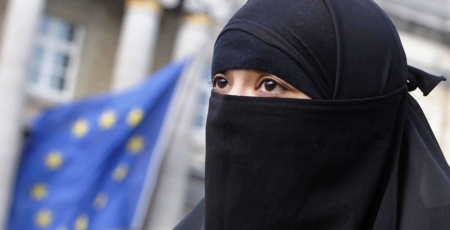 Ελβετία: Εγκρίθηκε με διαφορά μιας ψήφου σε πρώτη φάση η απαγόρευση της μπούρκας