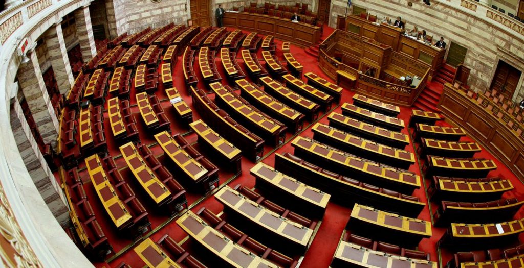Τηλεοπτικές άδειες: Αναβάλλεται η συνεδρίαση της Επιτροπής Θεσμών και Διαφάνειας