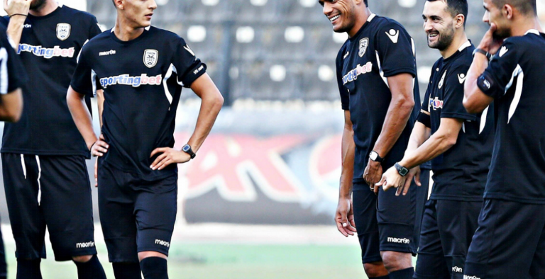 Η αποστολή του ΠΑΟΚ στη Τσεχία και οι κομμένοι βγάζουν selfie!