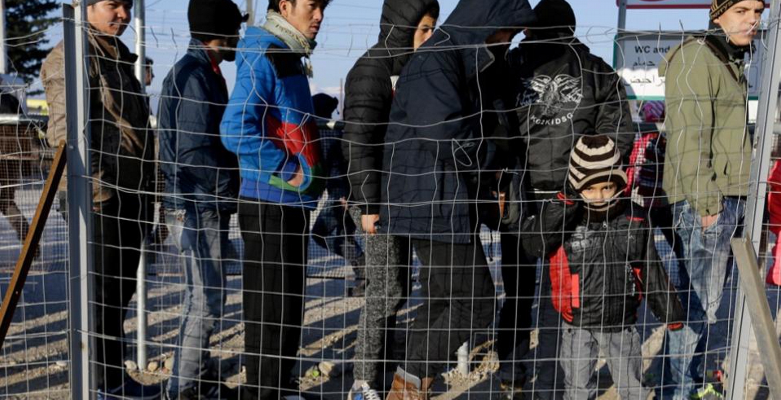 Die Zeit: Η απραξία της ΕΕ φταίει για τα “μαχαίρια” στη Λέσβο