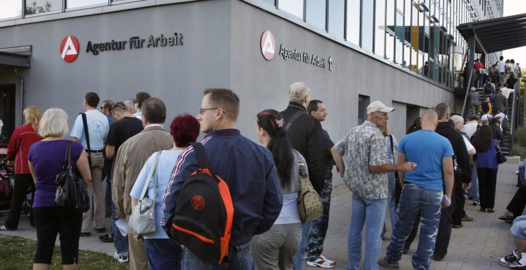 Παραμένει σε ιστορικά χαμηλά η ανεργία στη Γερμανία