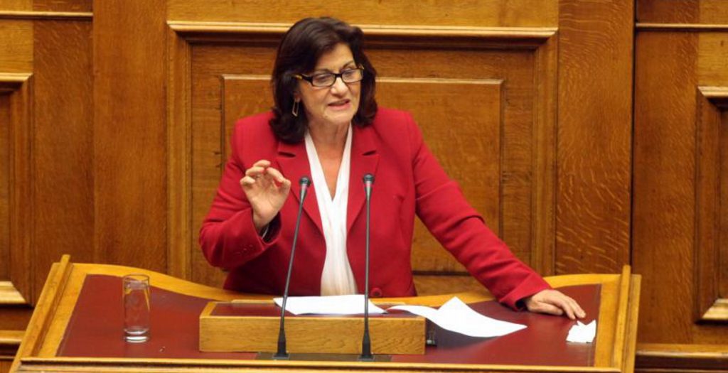 Η Θεανώ Φωτίου ανακοίνωσε τρεις δράσεις για τους Ρομά
