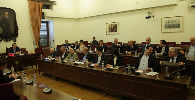 Στουρνάρας, Προβόπουλος και Θέμος στη Επιτροπή για τα ΜΜΕ