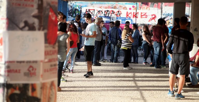 Στο 12,6% η σχολική διαρροή το 2014, λόγω κρίσης