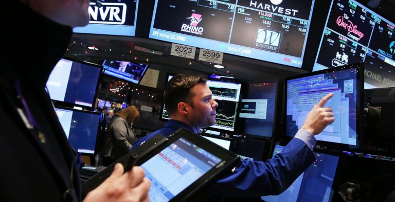 Επανήλθε ο ”φόβος” των επιτοκίων στη Wall Street