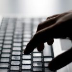 Χαλκιδική: Σοκαριστικές αποκαλύψεις για την 19χρονη – Πουλούσε γυμνές φωτογραφίες της 5χρονης αδερφής της
