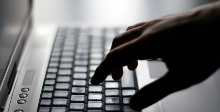 Χαλκιδική: Σοκαριστικές αποκαλύψεις για την 19χρονη – Πουλούσε γυμνές φωτογραφίες της 5χρονης αδερφής της
