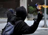 Διπλή επίθεση στα ΜΑΤ στα Εξάρχεια