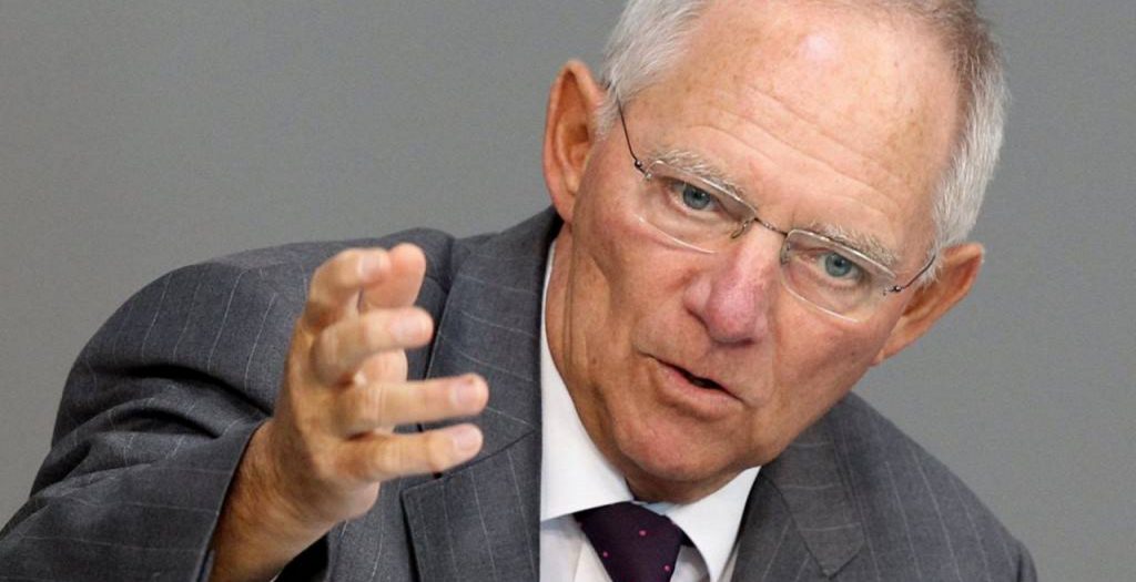 Die Welt: “Ωρολογιακή βόμβα” η επιμονή Σόιμπλε για ΔΝΤ στο ελληνικό πρόγραμμα