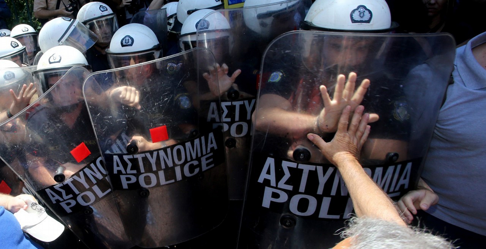 Πεδίο μάχης το κέντρο: Έριξαν χημικά στους συνταξιούχους!