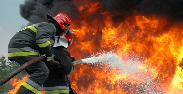 Κάηκε ολοσχερώς χωματουργικό μηχάνημα Συκιές