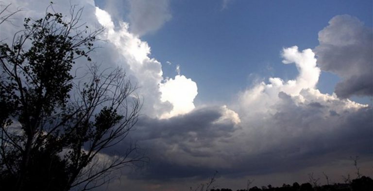 Καιρός: Βελτιώνεται ο καιρός σήμερα – Μικρή άνοδος της θερμοκρασίας
