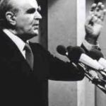 Σαν σήμερα: Η ίδρυση της ΝΔ από τον Κωνσταντίνο Καραμανλή