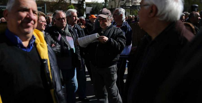 Έως 30 ευρώ το μήνα θα χάσουν 200.000 συνταξιούχοι