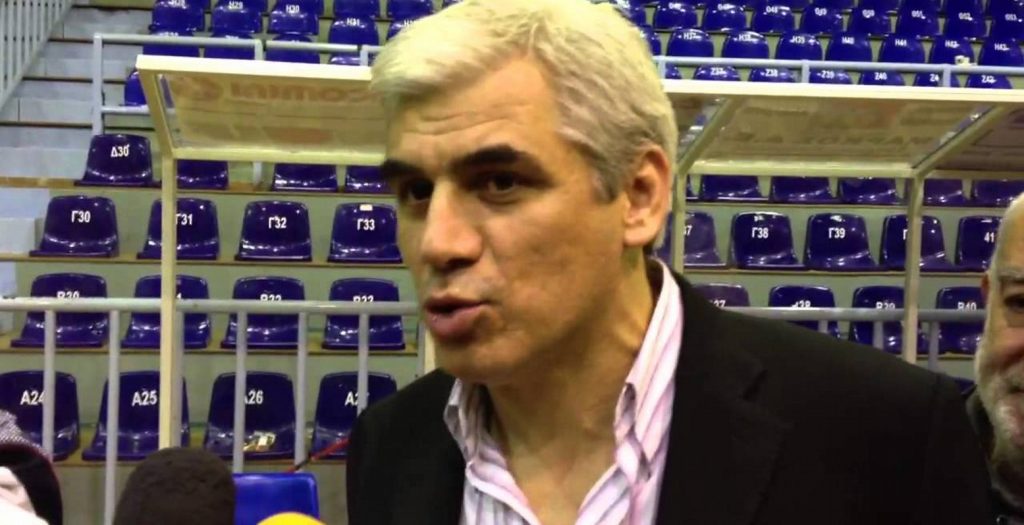 Επίθεση έξω από το γήπεδο στον Γιάννη Τζήμα!