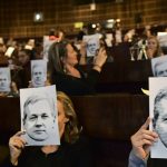 Τα Wikileaks γιορτάζουν με ”απειλές” για τις αμερικανικές εκλογές