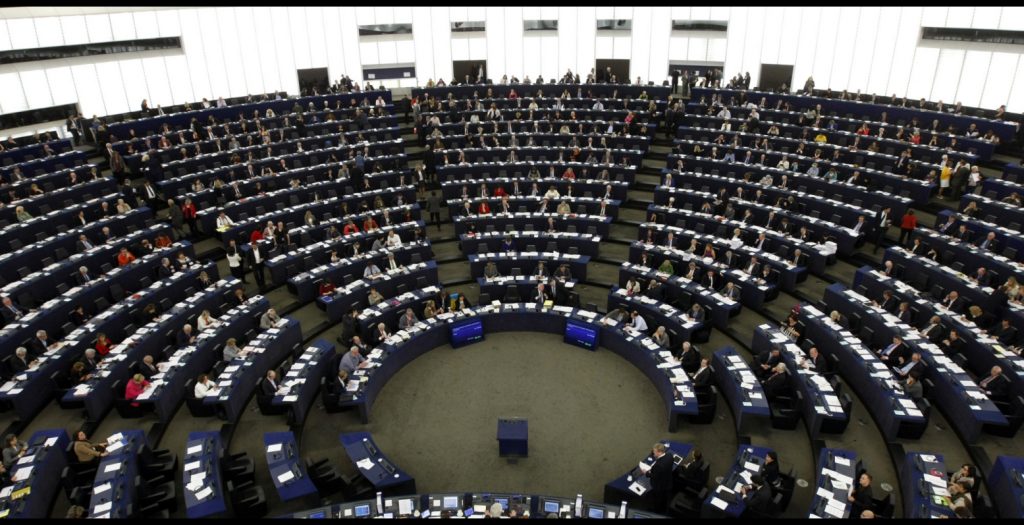 Paradise Papers: “Μαύρη λίστα” ετοιμάζει η Ευρωπαϊκή Ένωση