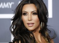 Kim Kardashian: Βγήκε έξω φορώντας μόνο ένα… σακάκι