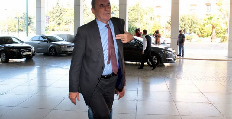 Νίπτει τας χείρας του ο Σταθάκης για το “ναυάγιο” στην πώληση του ΔΕΣΦΑ