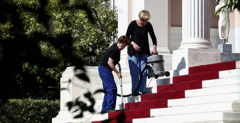 Παρατείνονται οι ατομικές συμβάσεις για την καθαριότητα στο δημόσιο