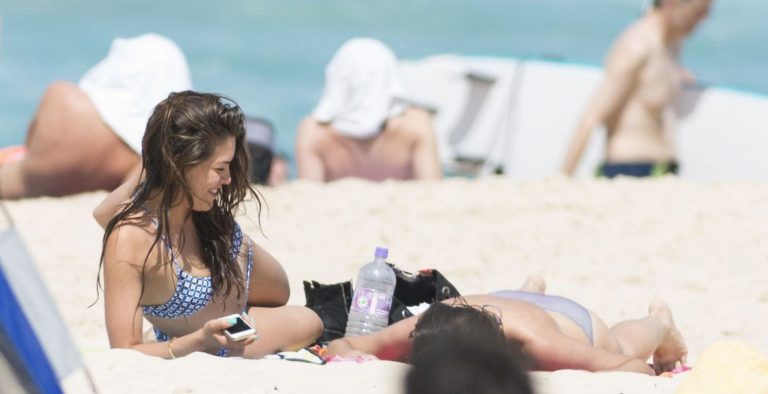 Η Olympia Valance πήγε στη Μύκονο και ζάλισε κόσμο με την «πίσω όψη» της (pics)