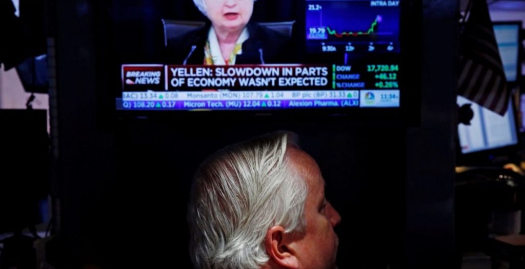 Μάκρο και Fed καθιστούν “επιφυλακτική” τη Wall Street