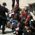 Συμπλοκές μεταξύ προσφύγων στην πλατεία Βάθης
