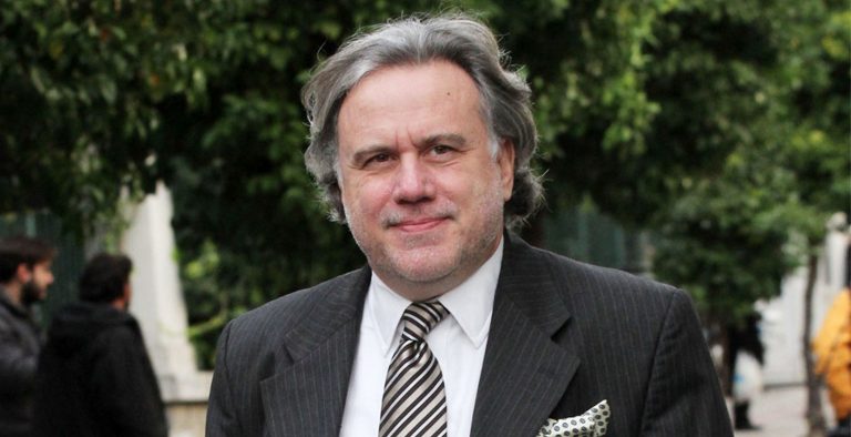 Μετά τα δακρυγόνα στους συνταξιούχους: Ο Κατρούγκαλος θέλει τον κόσμο στο δρόμο για τα εργασιακά