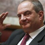 Αγνώριστος ο Κώστας Καραμανλής – Δείτε πως πήγε στη Βουλή σήμερα